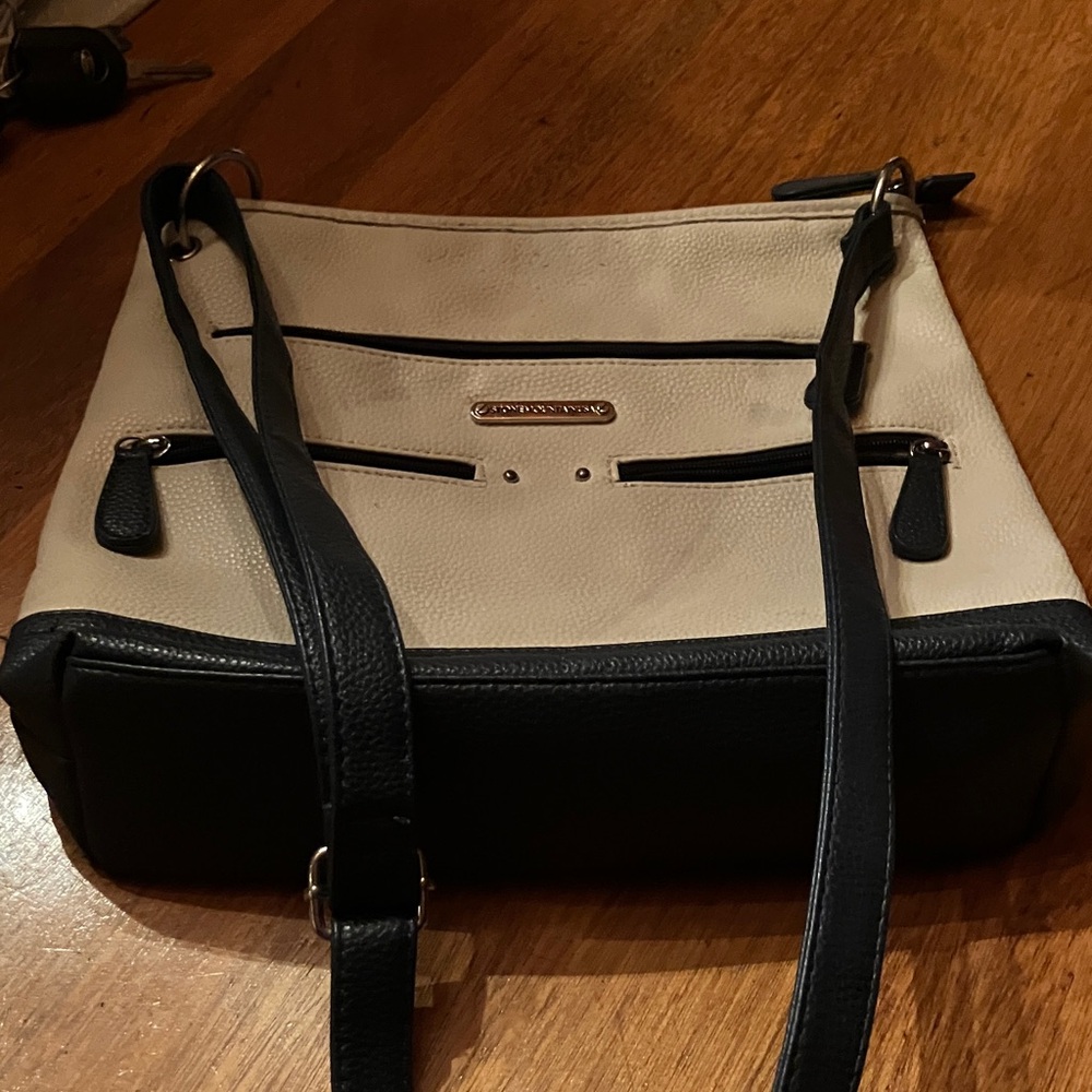 Stone Mountain large cream tote with navy accents.